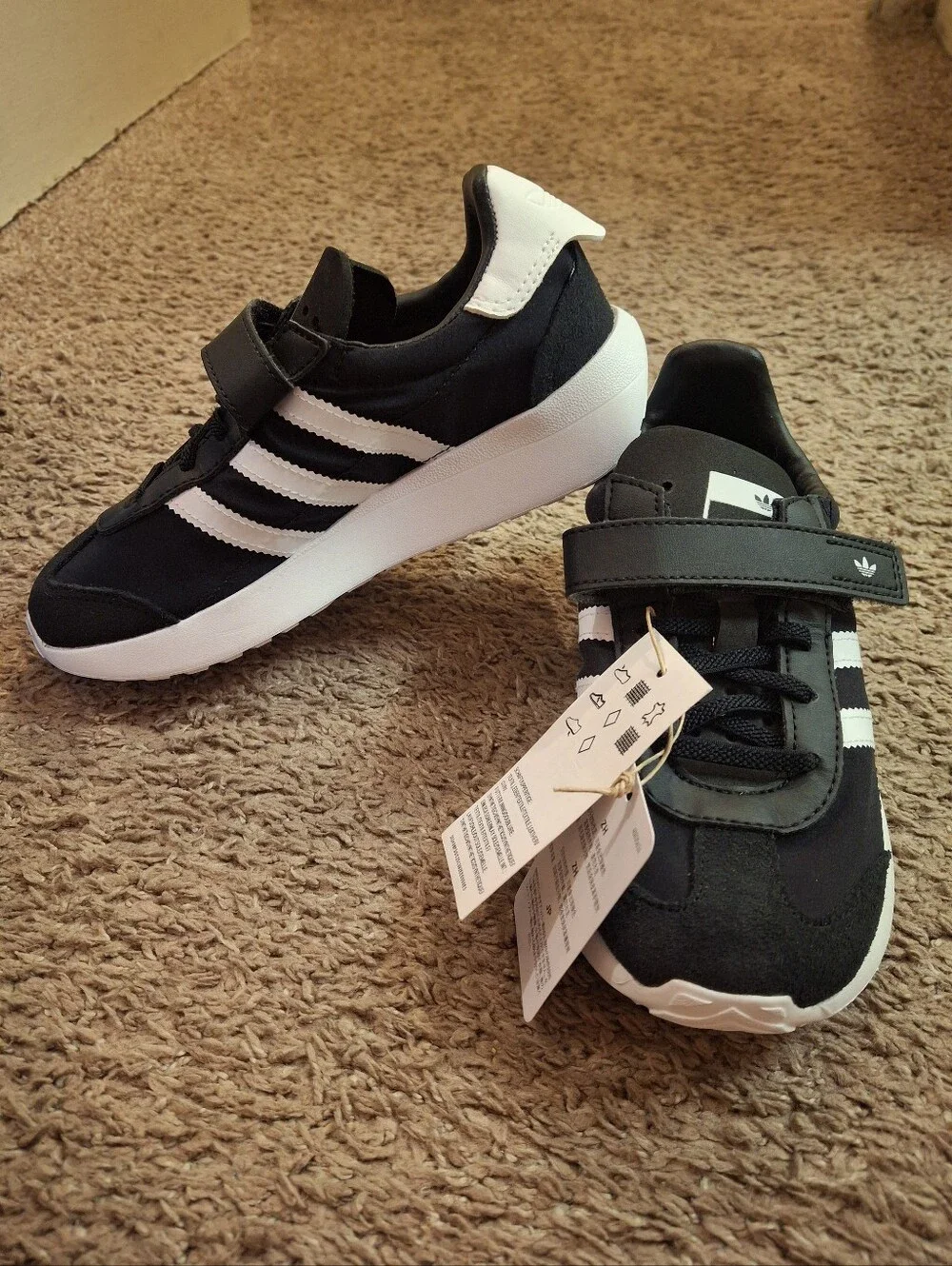 Brand New Adiidas Kids Black and White Velcro Stripe Sneakers Size 1.5
